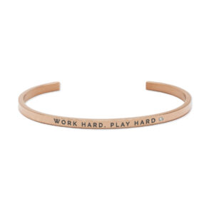 Bracelet gravé « Work Hard. Play Hard » – Olla