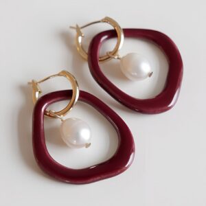 Boucles d'oreilles créoles Arp perle et porcelaine bordeaux – Rozenthal