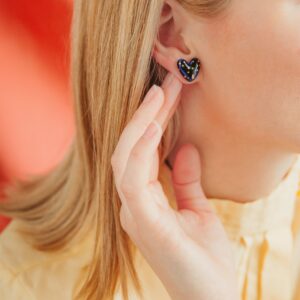 Boucles d'oreilles puces cœur pointillé en porcelaine bleu – Rozenthal