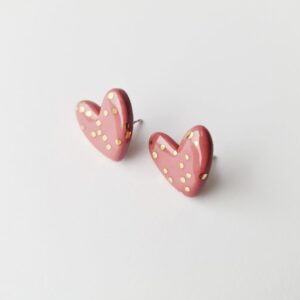 Boucles d'oreilles puces cœur pointillé en porcelaine rose – Rozenthal