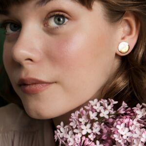 Boucles d'oreilles puces rondes en porcelaine blanc et or – Rozenthal