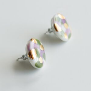 Boucles d'oreilles puces Tache en porcelaine vert et violet – Rozenthal